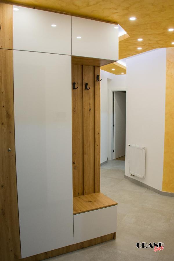 דובוי Grand Lux Apartment מראה חיצוני תמונה