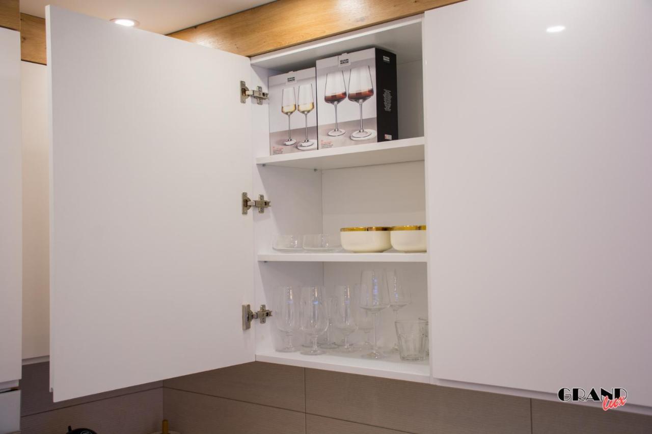 דובוי Grand Lux Apartment מראה חיצוני תמונה