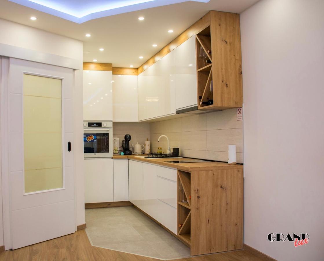דובוי Grand Lux Apartment מראה חיצוני תמונה