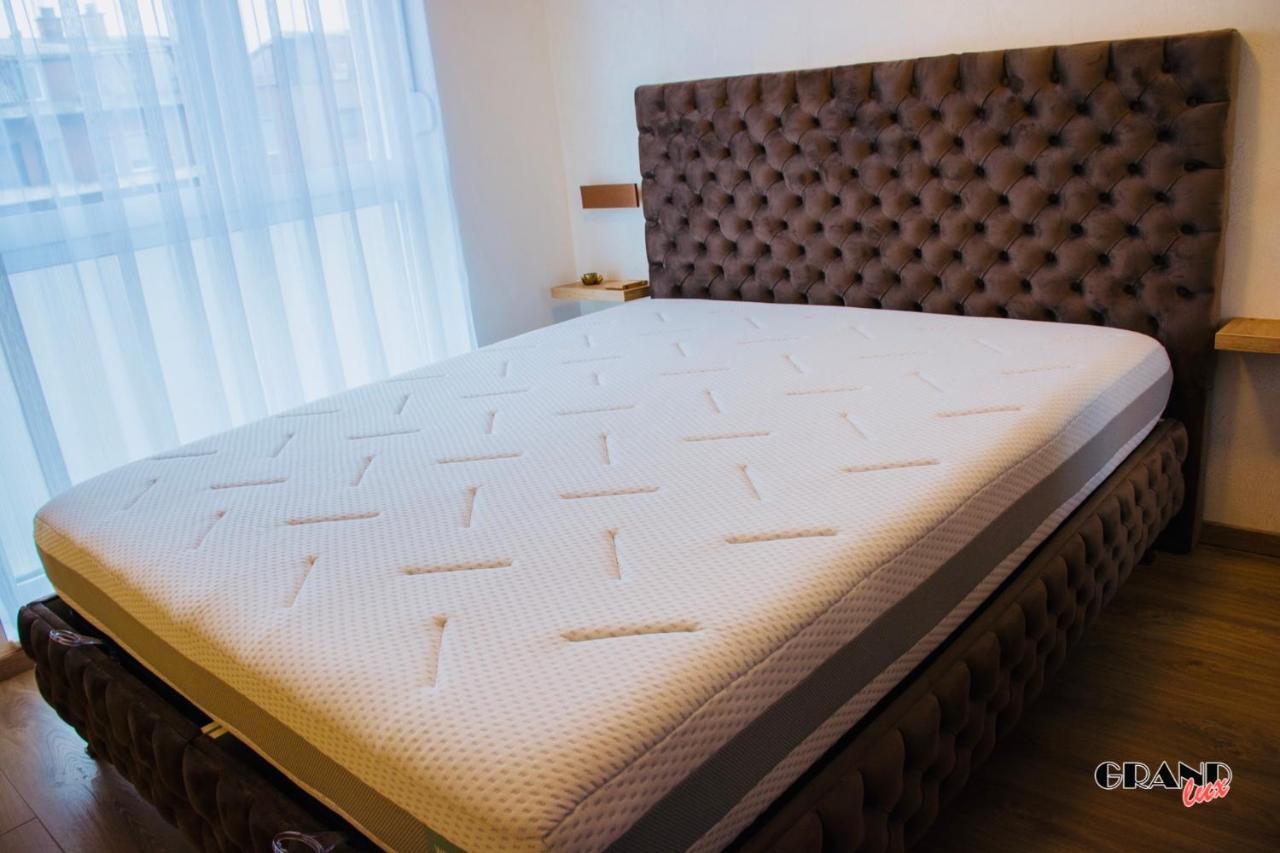דובוי Grand Lux Apartment מראה חיצוני תמונה