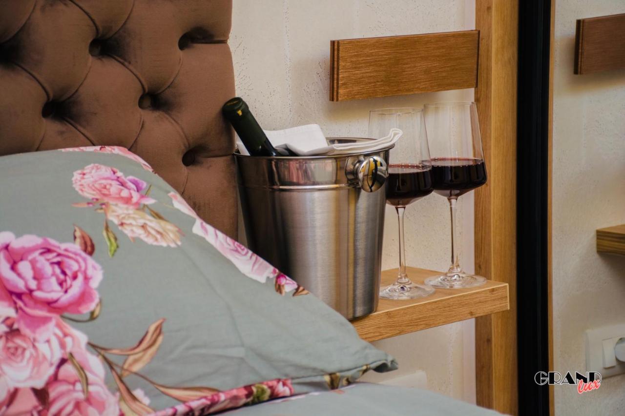 דובוי Grand Lux Apartment מראה חיצוני תמונה