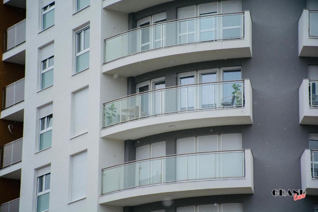 דובוי Grand Lux Apartment מראה חיצוני תמונה