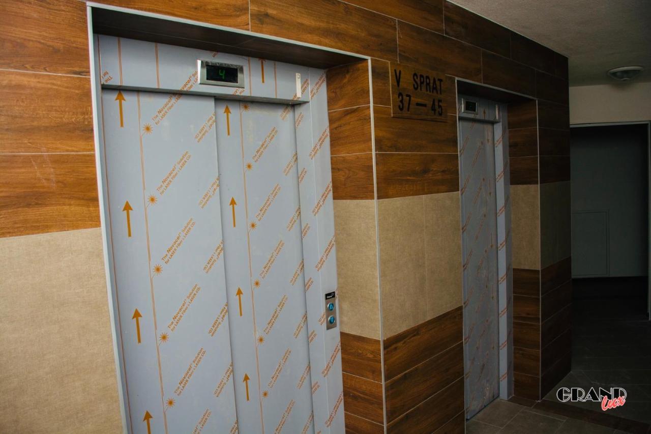 דובוי Grand Lux Apartment מראה חיצוני תמונה